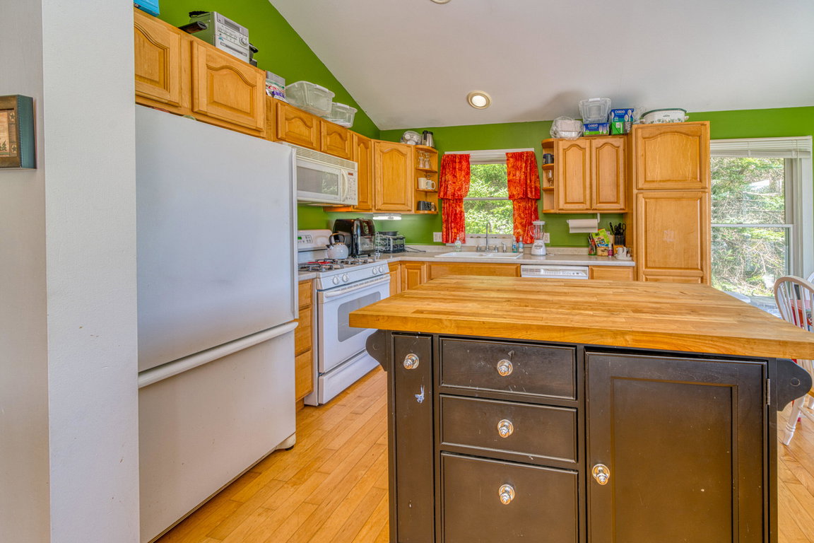 Kitchen to Island and back wall of kitch