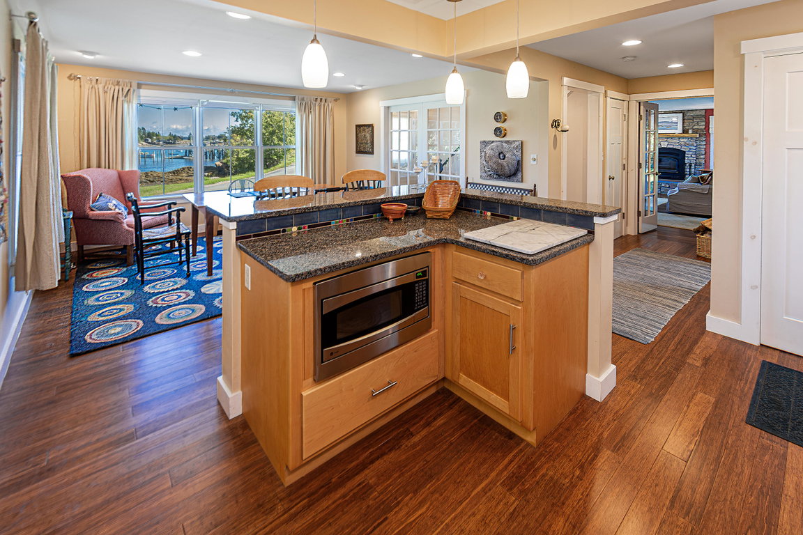Kitchen Island & Dining