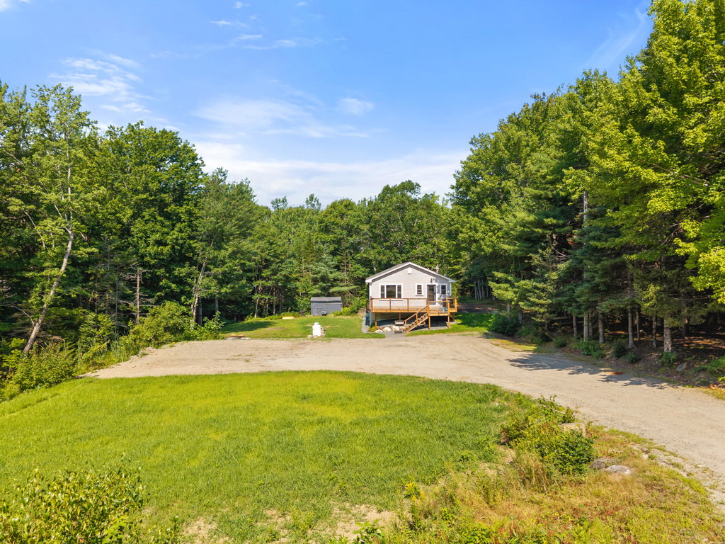 02-126 Lakes Ln