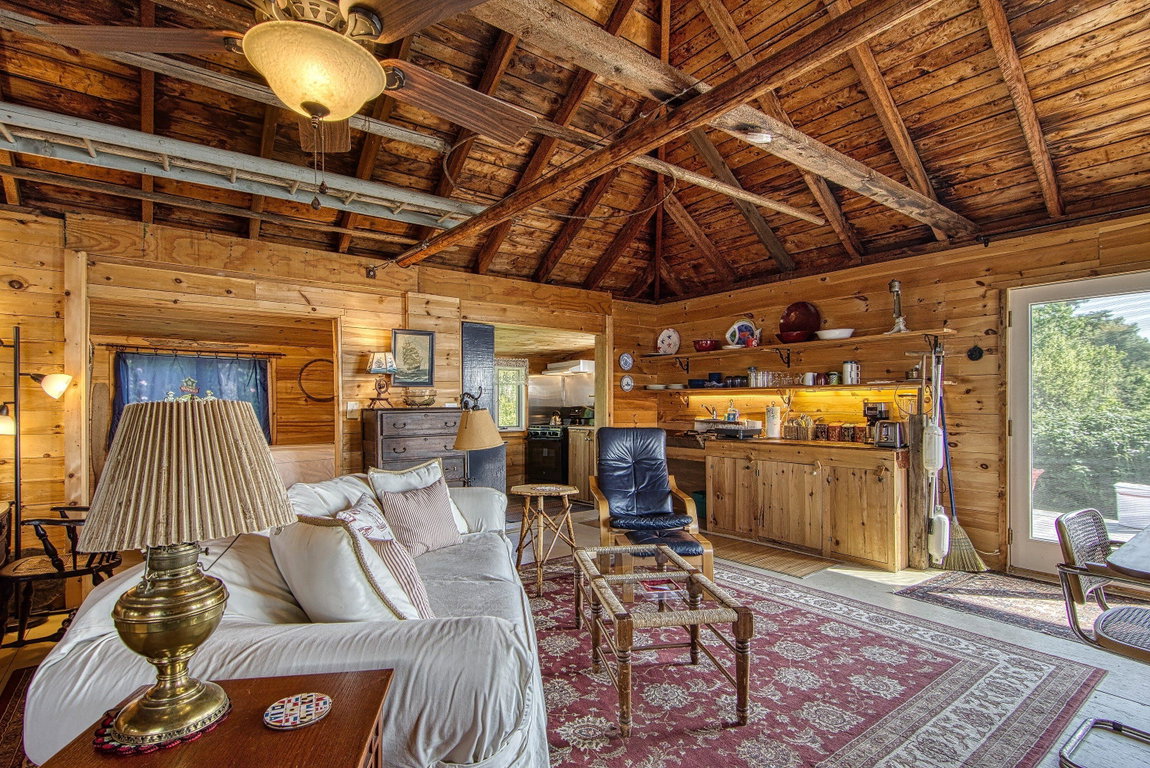 004-001-Living Area-2996x2000