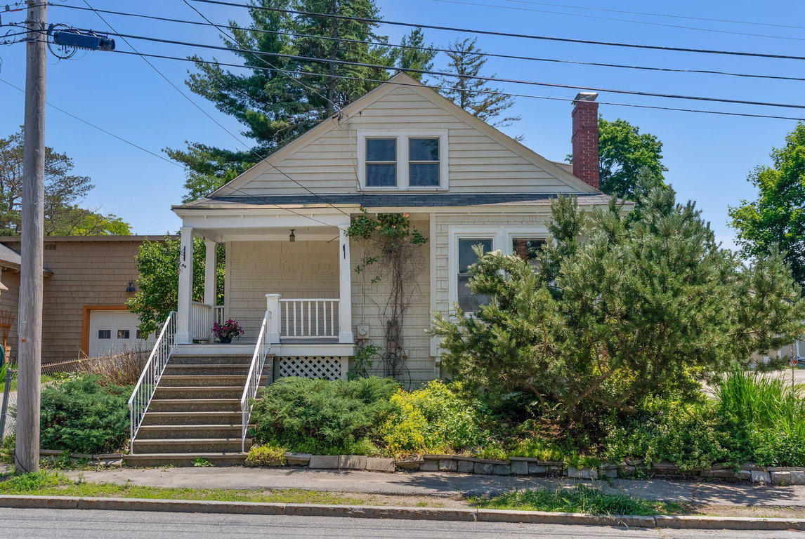 96 Western Promenade  Auburn