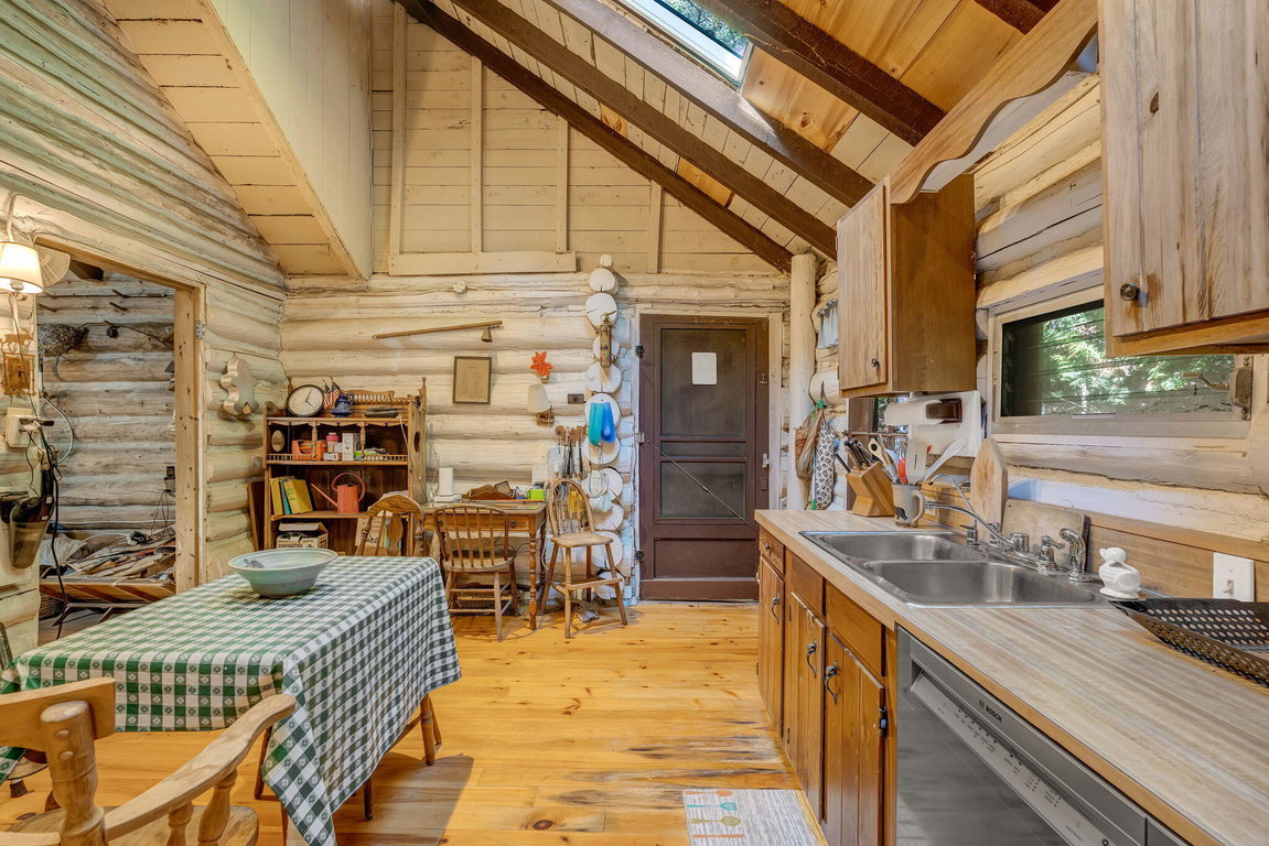 16-web-or-mls-25-dickens-farm-rd