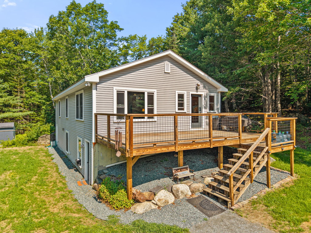 01-126 Lakes Ln