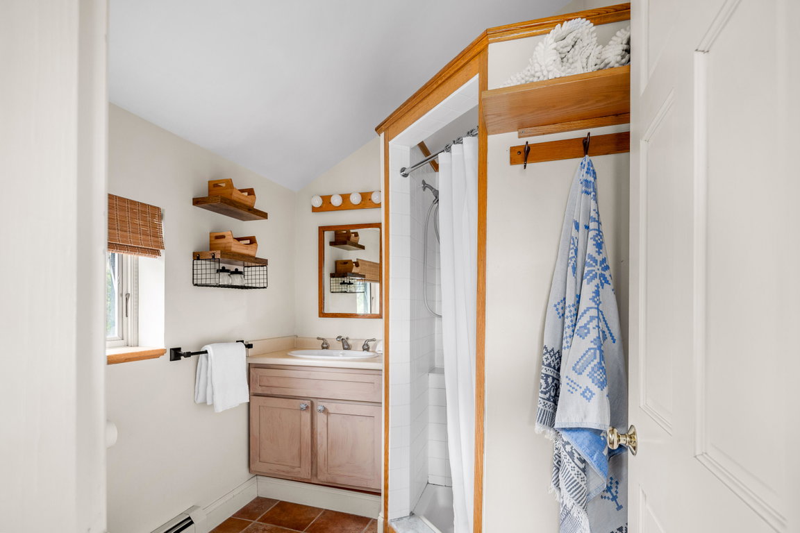 Primary bedroom en suite