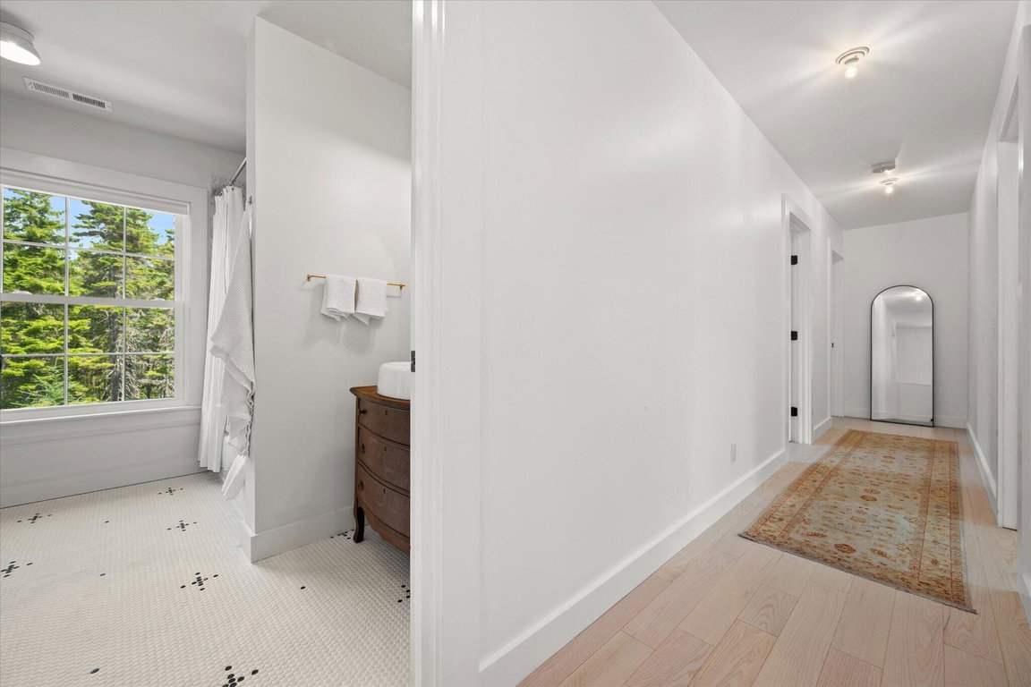 43-2nd Floor Hall