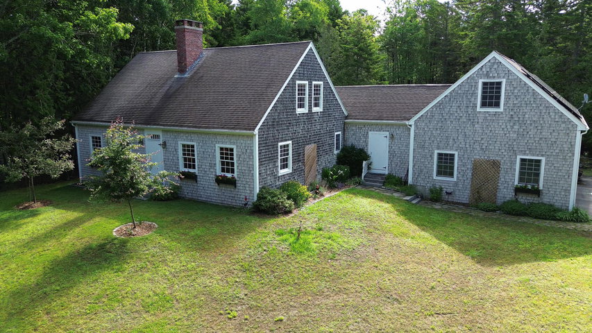 This replica 1820 Cape Cod home was built in 2004