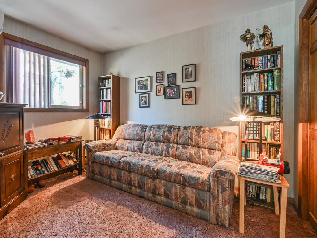 Bedroom/Den