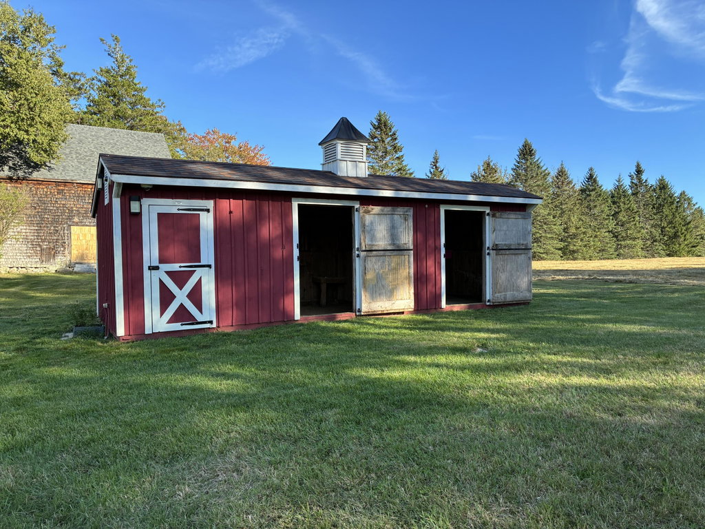 Horse barn, 2 stalls, tack room.