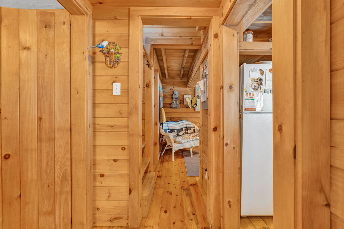 15-web-or-mls-142-e-point-rd
