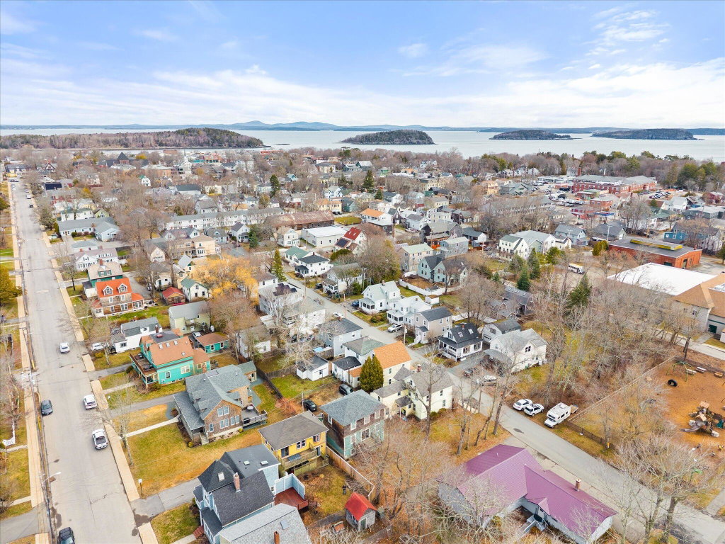 10-78 Ledgelawn Ave