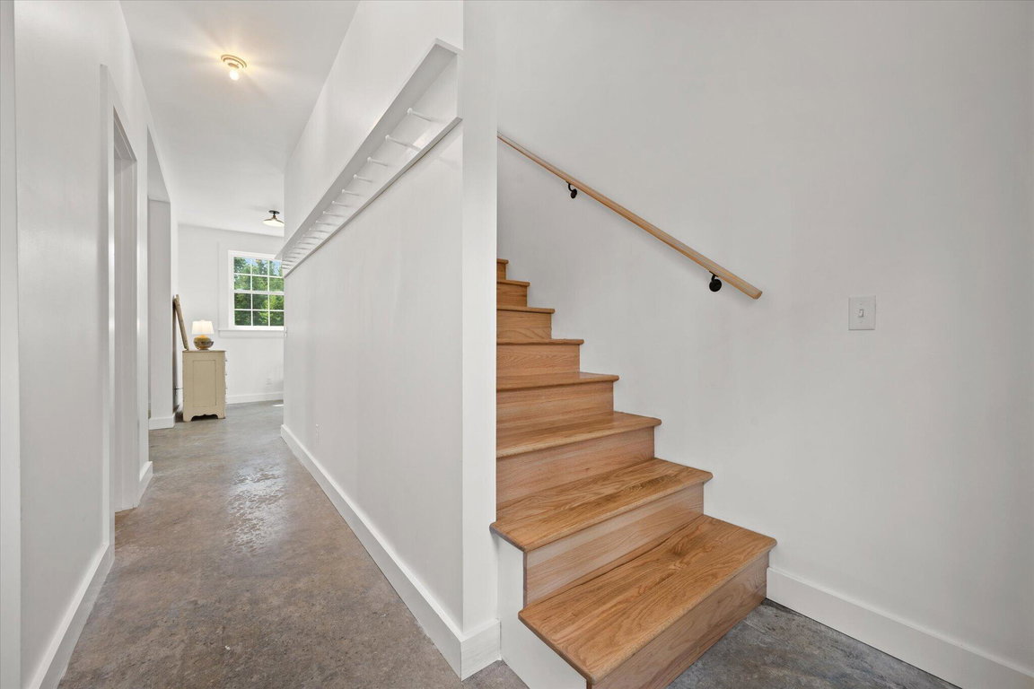 41-Hallway, Stairs