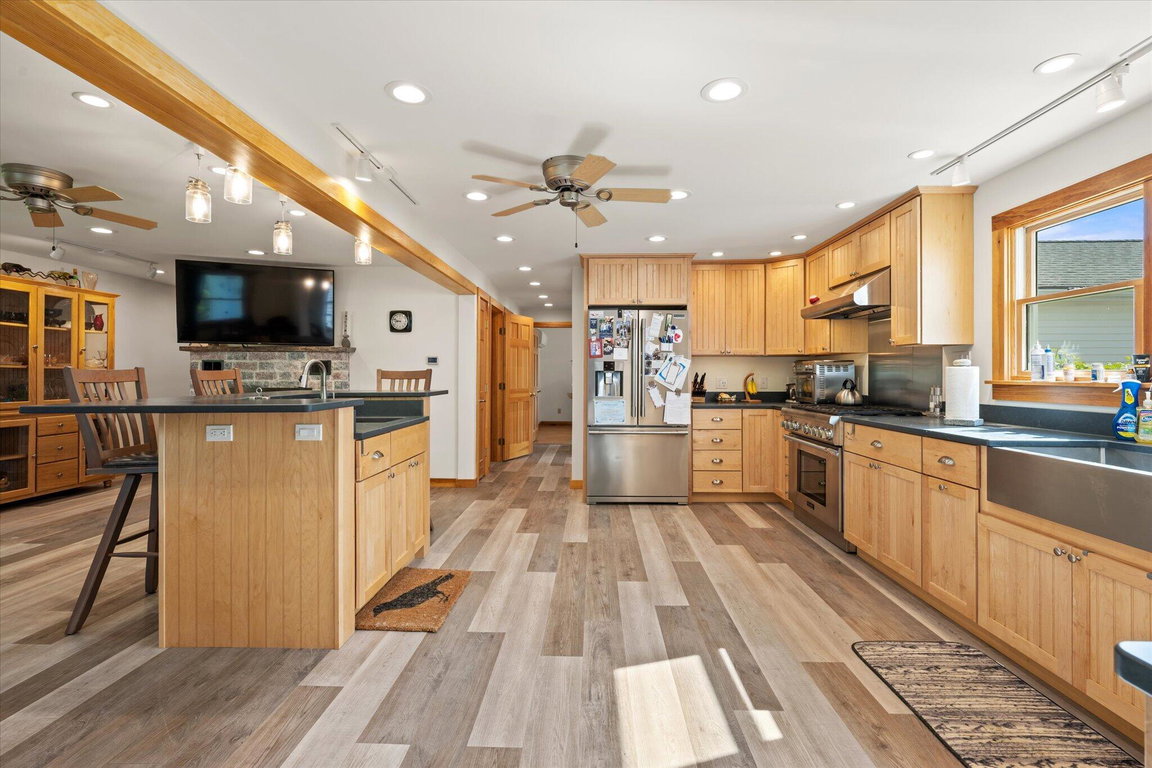 27-Kitchen