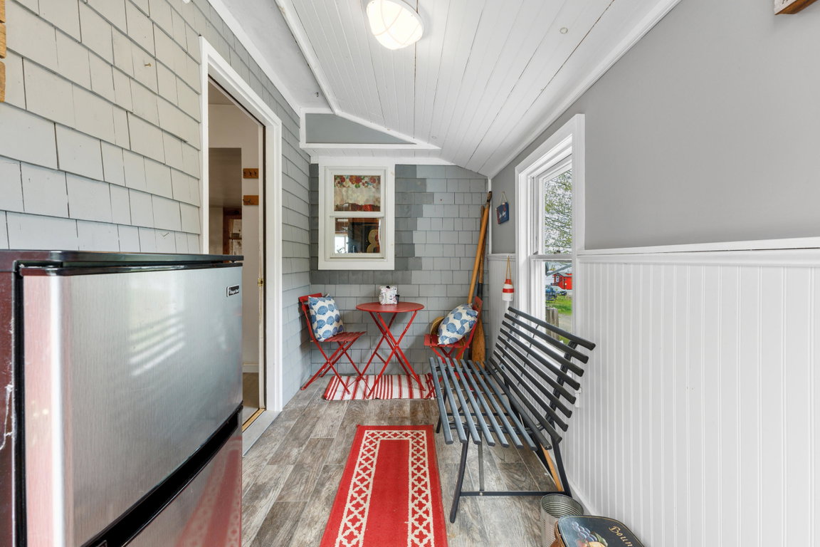 mudroom/ enclosed porch
