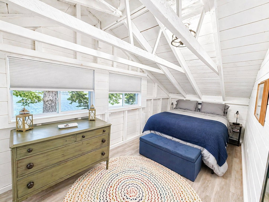 Upstairs bedroom 1