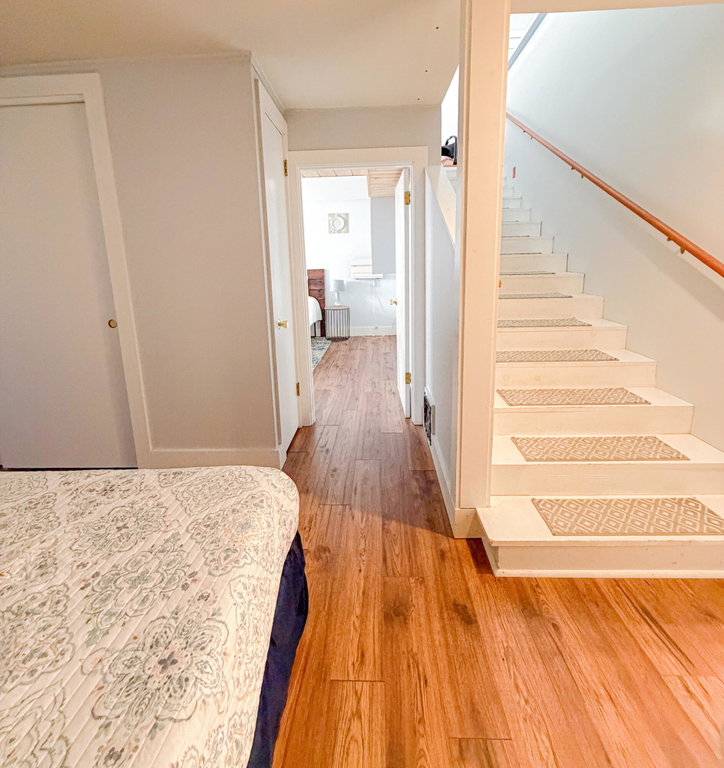 Looking into the masterbedroom