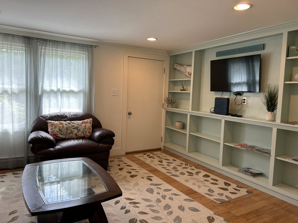 Living Room showing Front Built-Ins