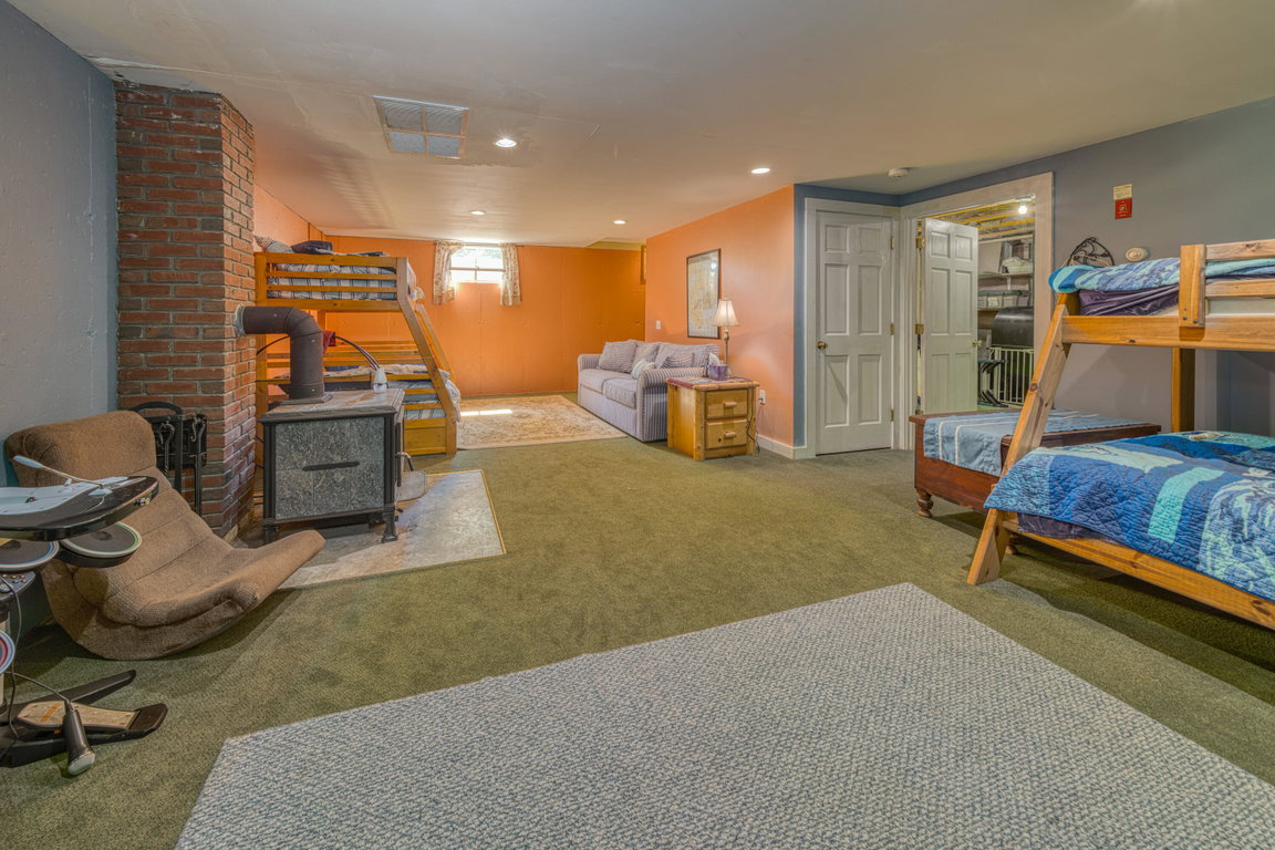 Lower level guest quarters 2