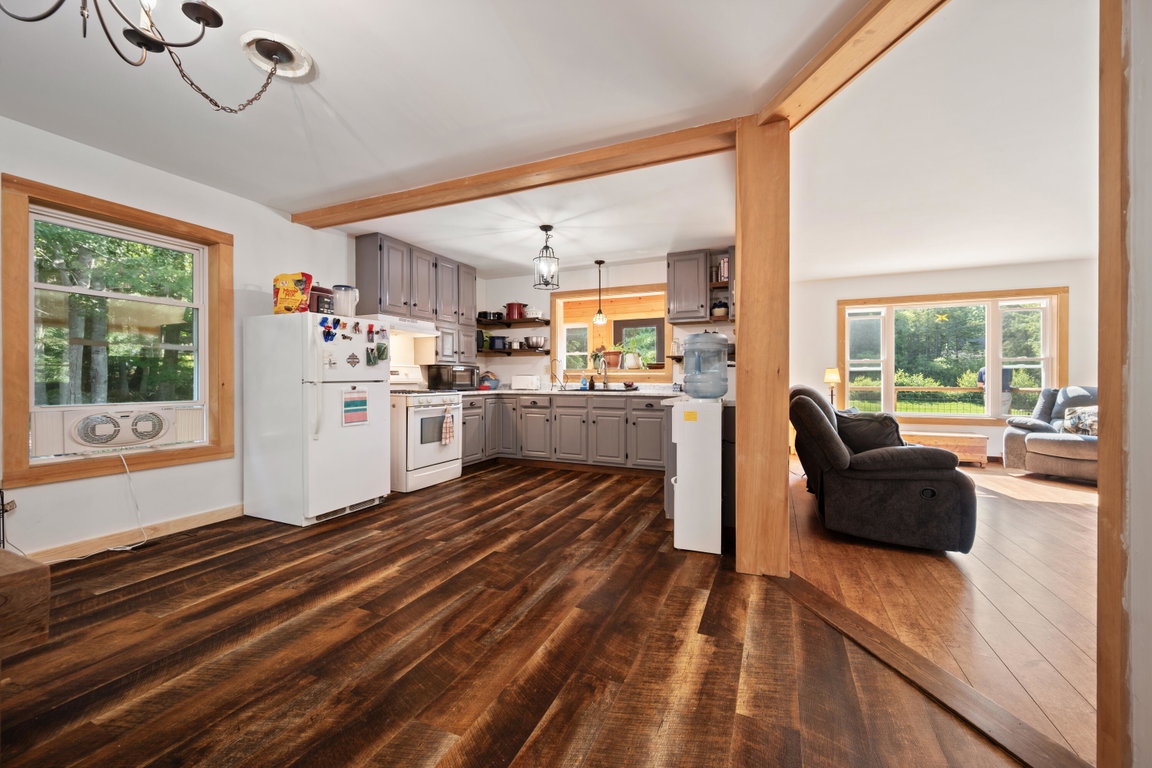 13-LR - Kitchen