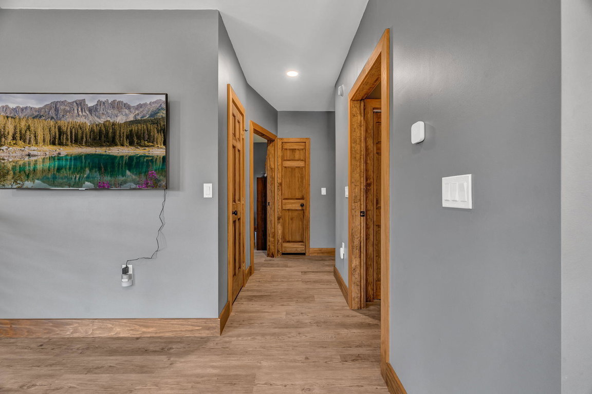 Hallway to bedrooms