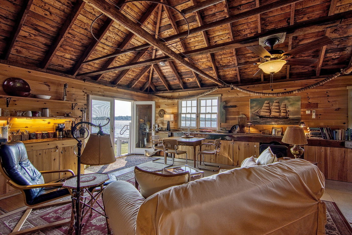 008-012-Living Area-2996x2000