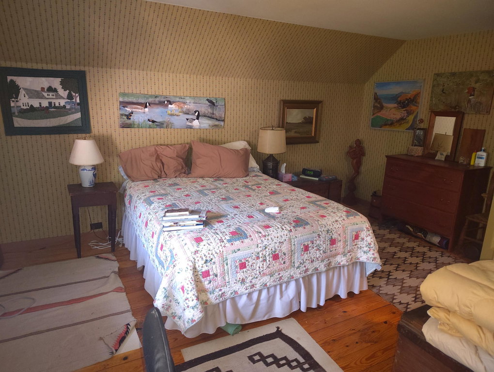 Upstairs bedroom 2