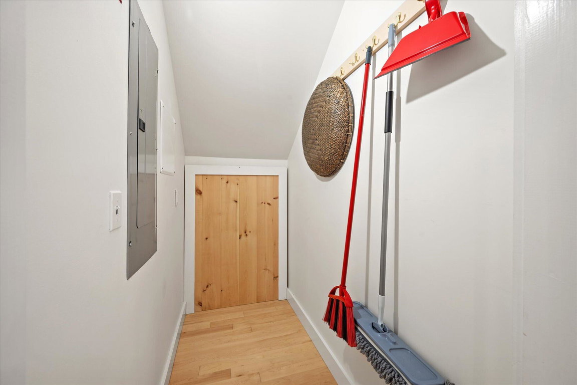 51-Closet, Storage