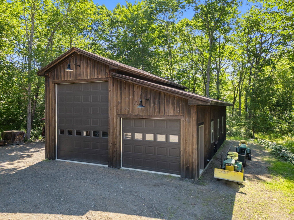 31 Hallbrook Way
