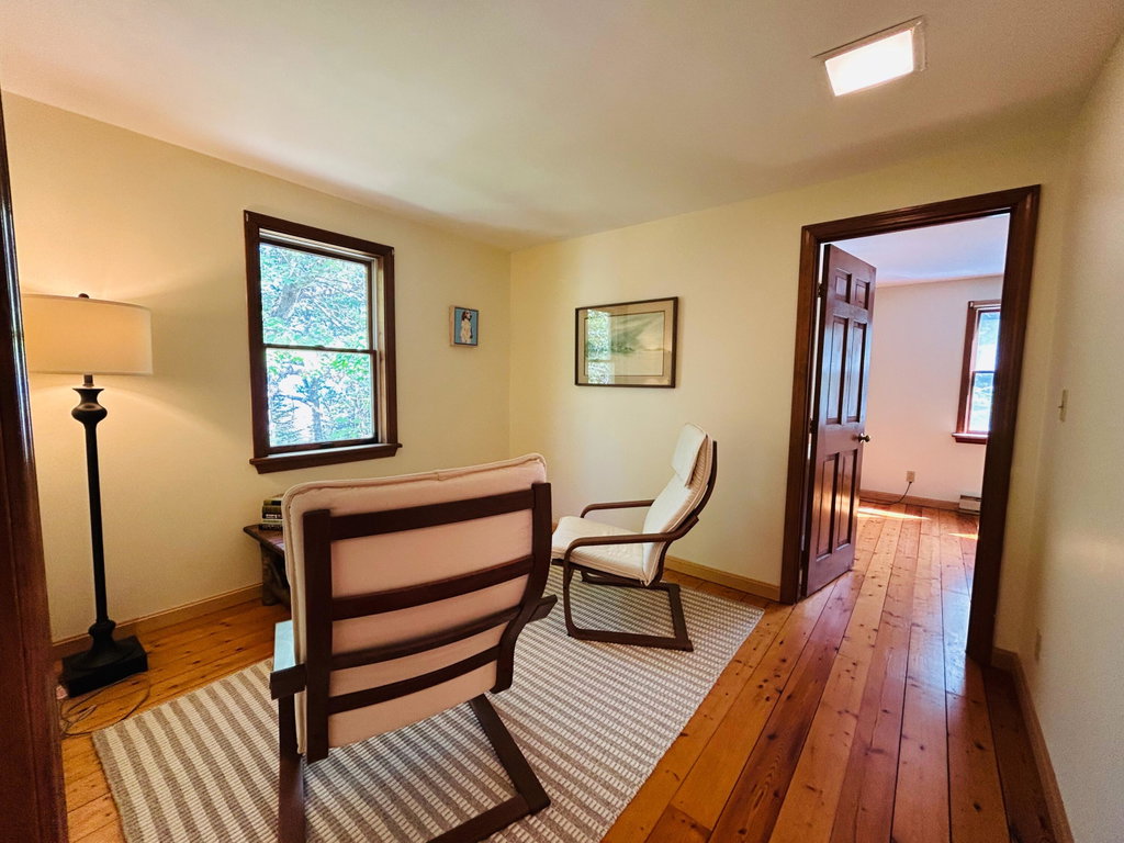 2nd floor sitting area