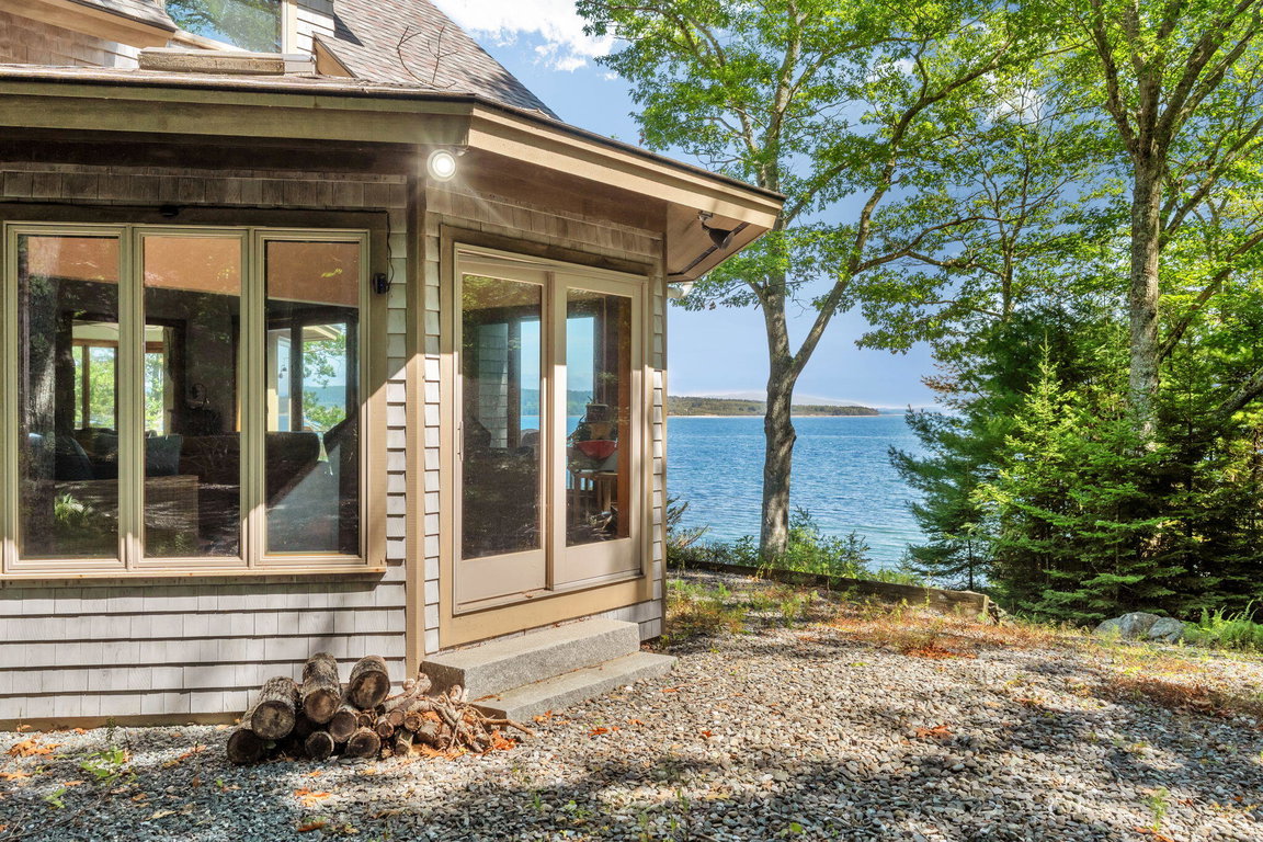 79-web-or-mls-1197-bay-rd