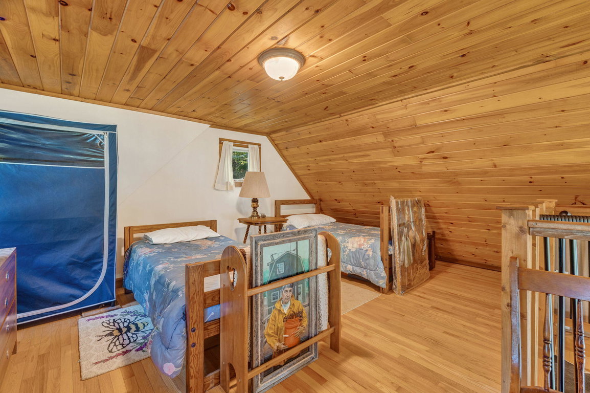 33-web-or-mls-142-e-point-rd