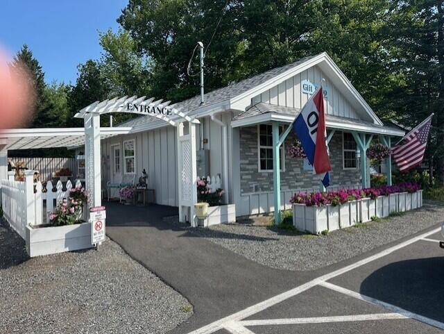 592 Gift Shop Pic 1