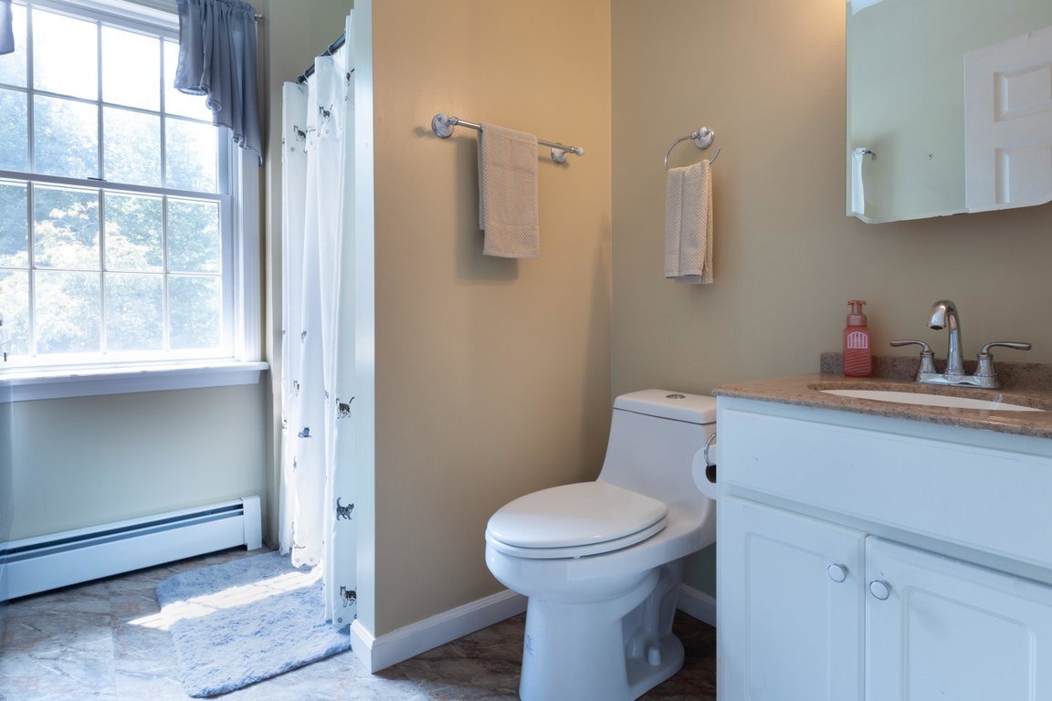 upstairs bathroom 2