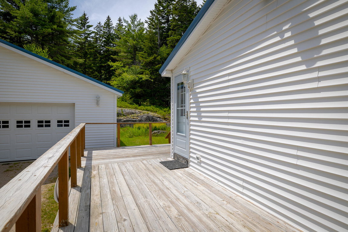 11-482 West Bay Road-DTP_websize