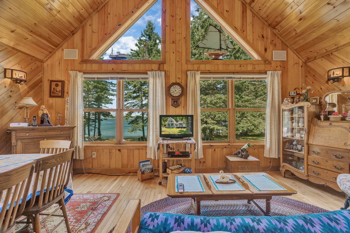 29-web-or-mls-142-e-point-rd