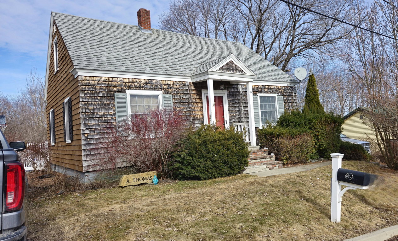 12 Schoolhouse Lane Hampden