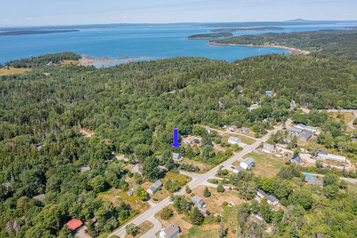 Aerial- Property and location to the oce