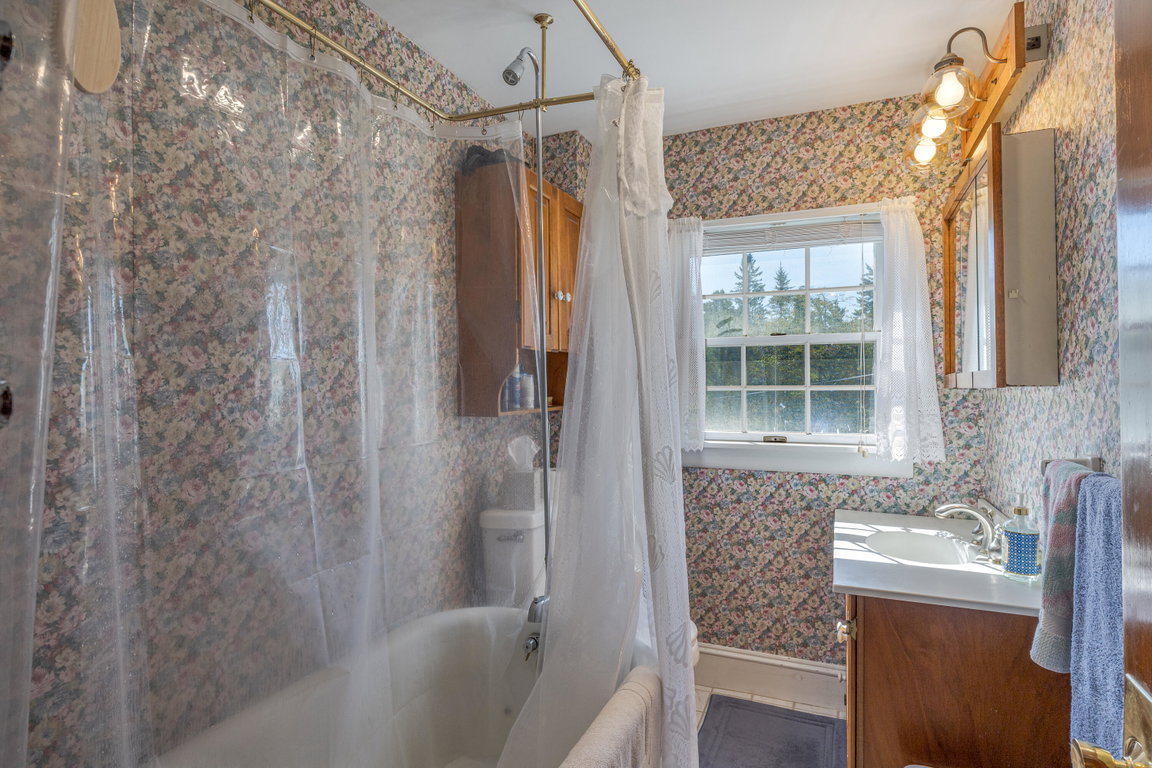Full Bath On 2nd Floor Of House