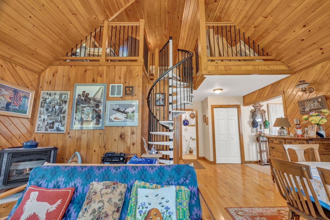 32-web-or-mls-142-e-point-rd