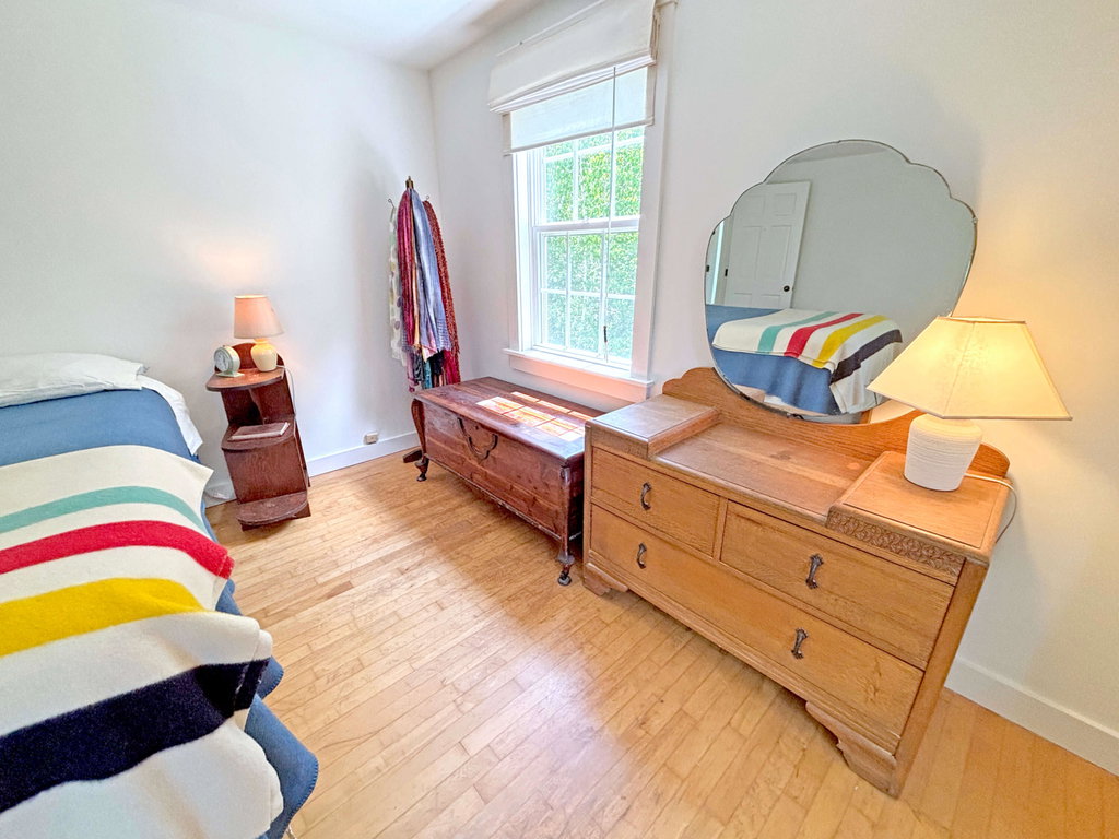 Primary Bedroom (4)