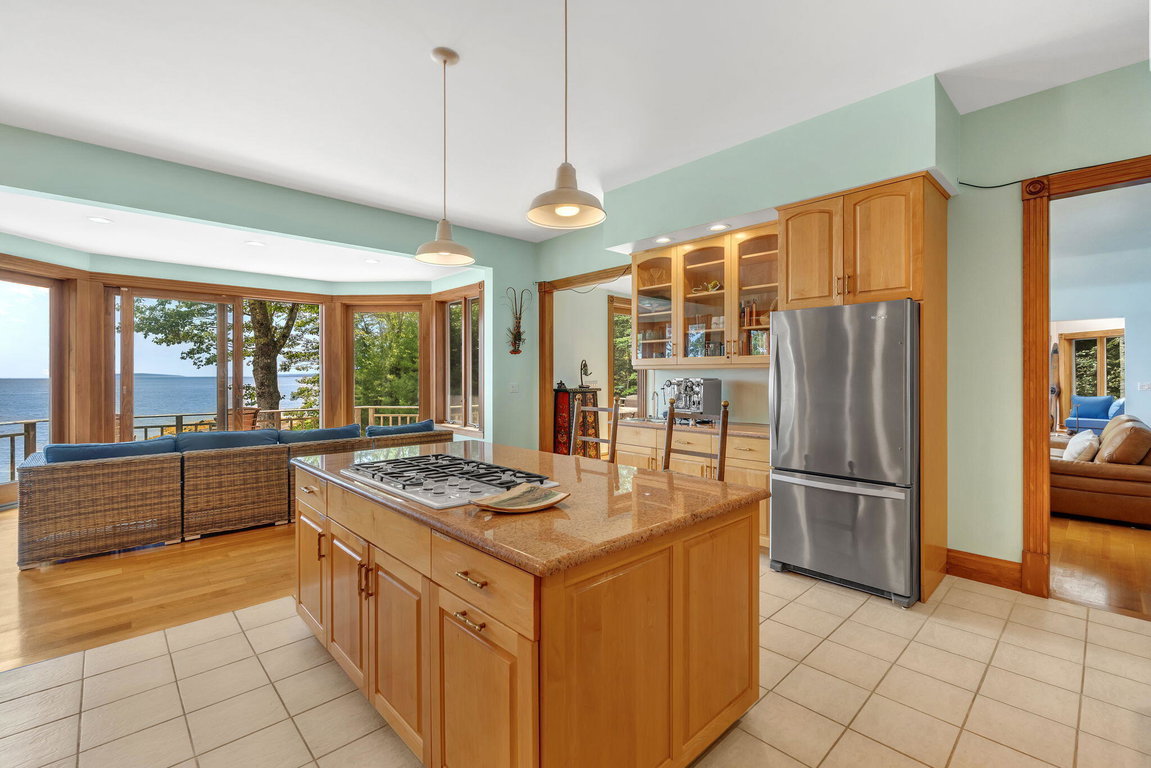 37-web-or-mls-1197-bay-rd