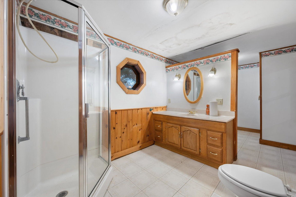 1st floor Bathroom