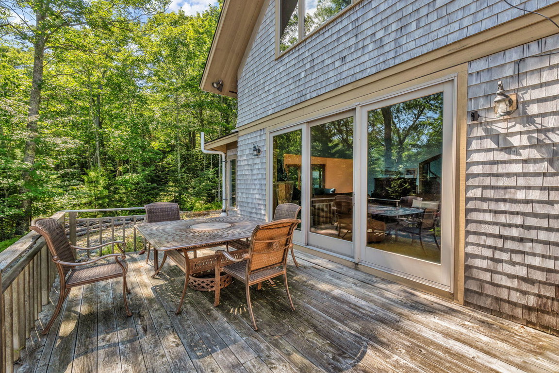 83-web-or-mls-1197-bay-rd