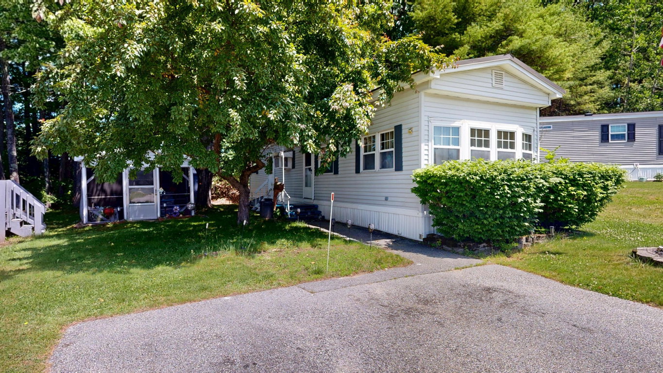 8 Ledgemere Lane Lewiston