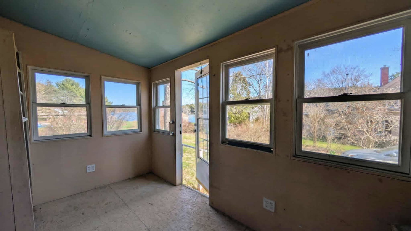 Covered Porch/Entryway
