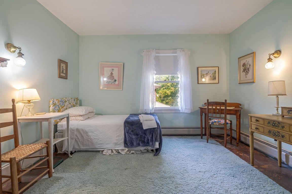 2nd floor bedroom