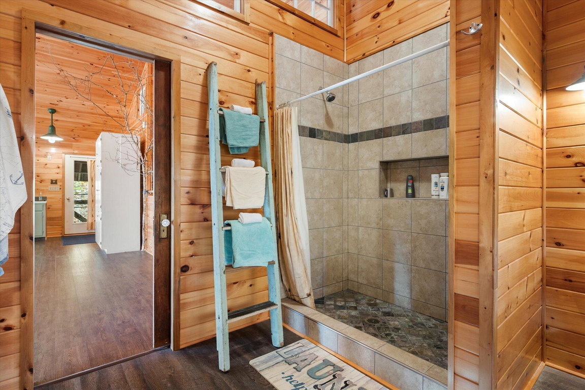 45-Bathroom, Laundry