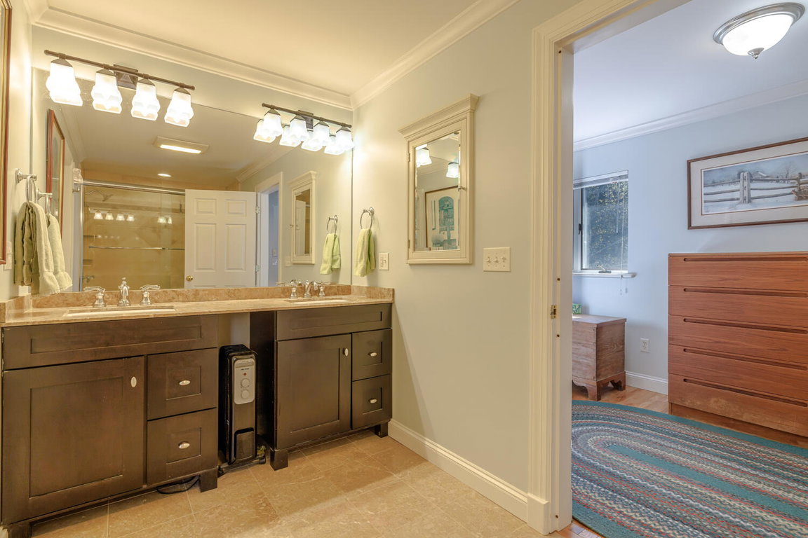 PrimaryBathWalkinCloset