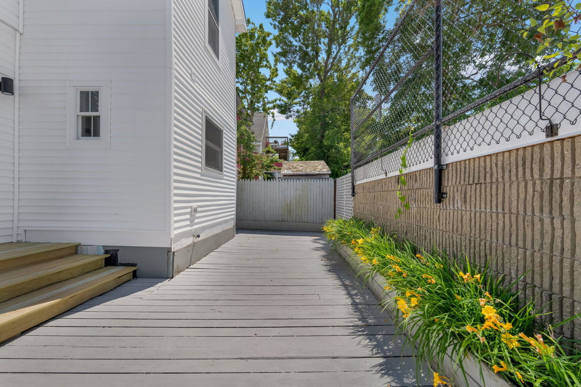 8-web-or-mls-54-greeley-ave