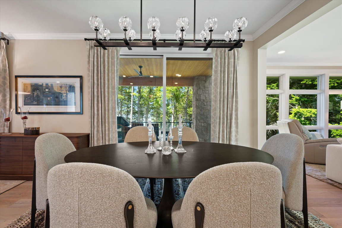 Dining Area...