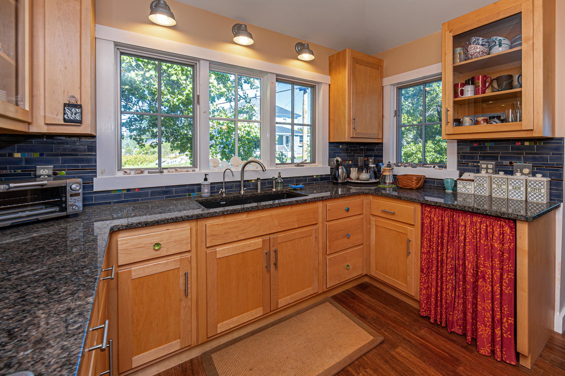 Kitchen Sink & Counters